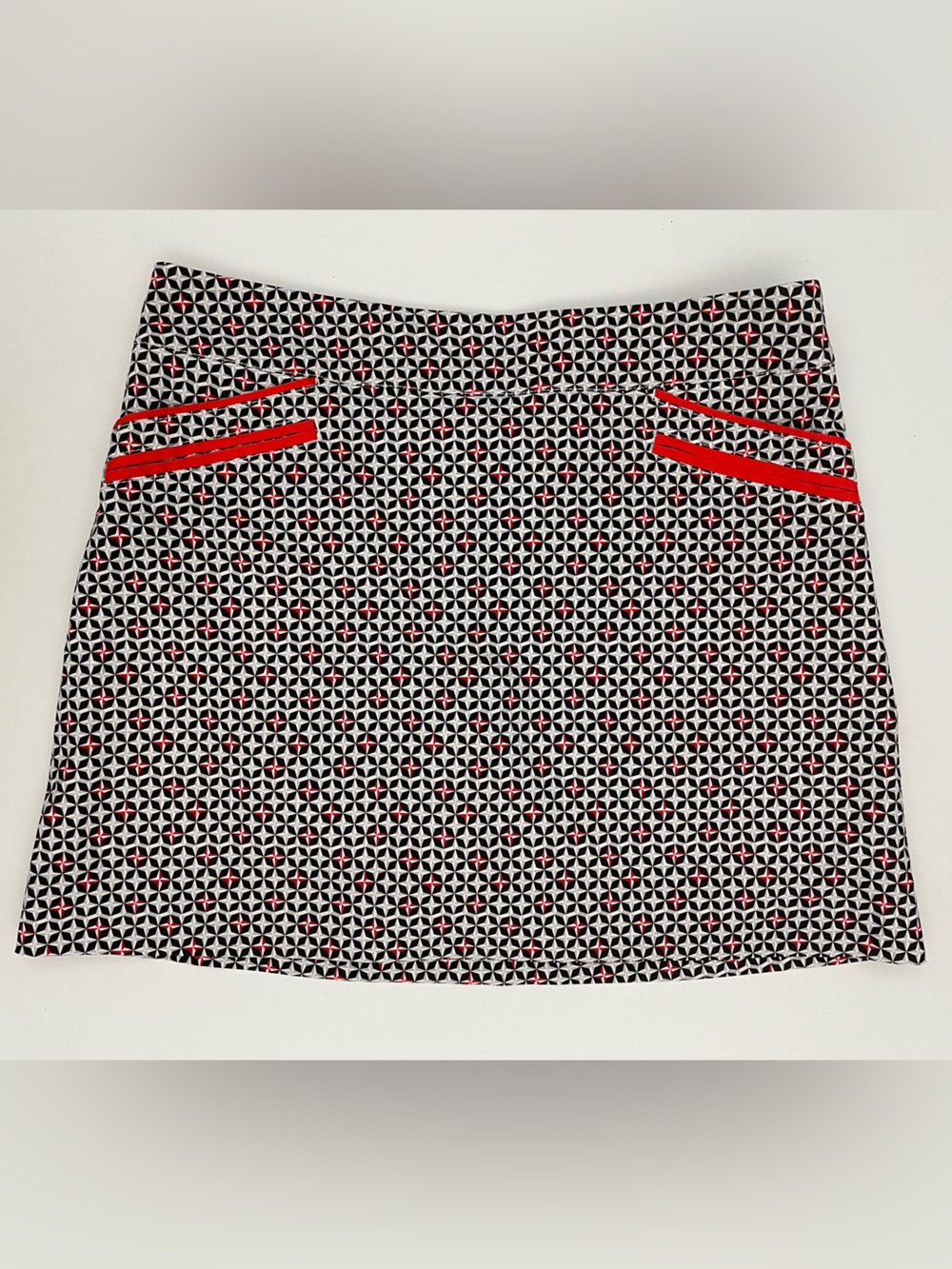 Annika Geometric Black & White Pencil Skort with Red Trim size 4